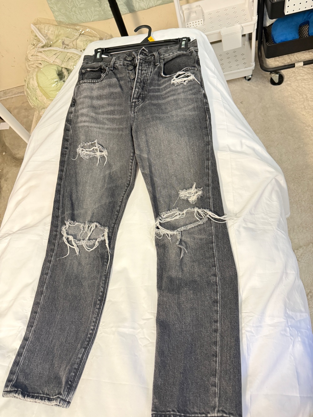 American Eagle High-Rise Distressed Women's Jeans - Washed Black